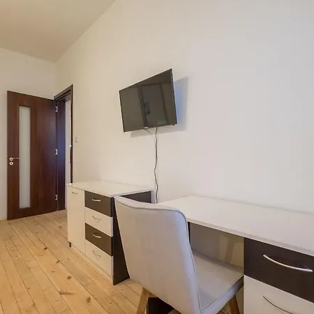 Stylish Center Flat 100m To Vitosha Blvd Апартаменты София