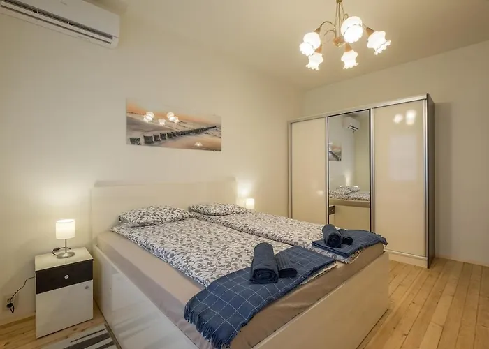 Stylish Center Flat 100m To Vitosha Blvd アパート